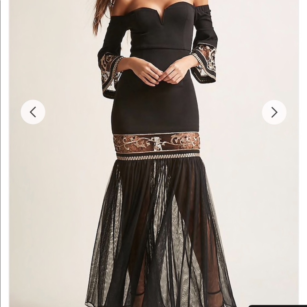 Off the shoulders, mermaid dress!